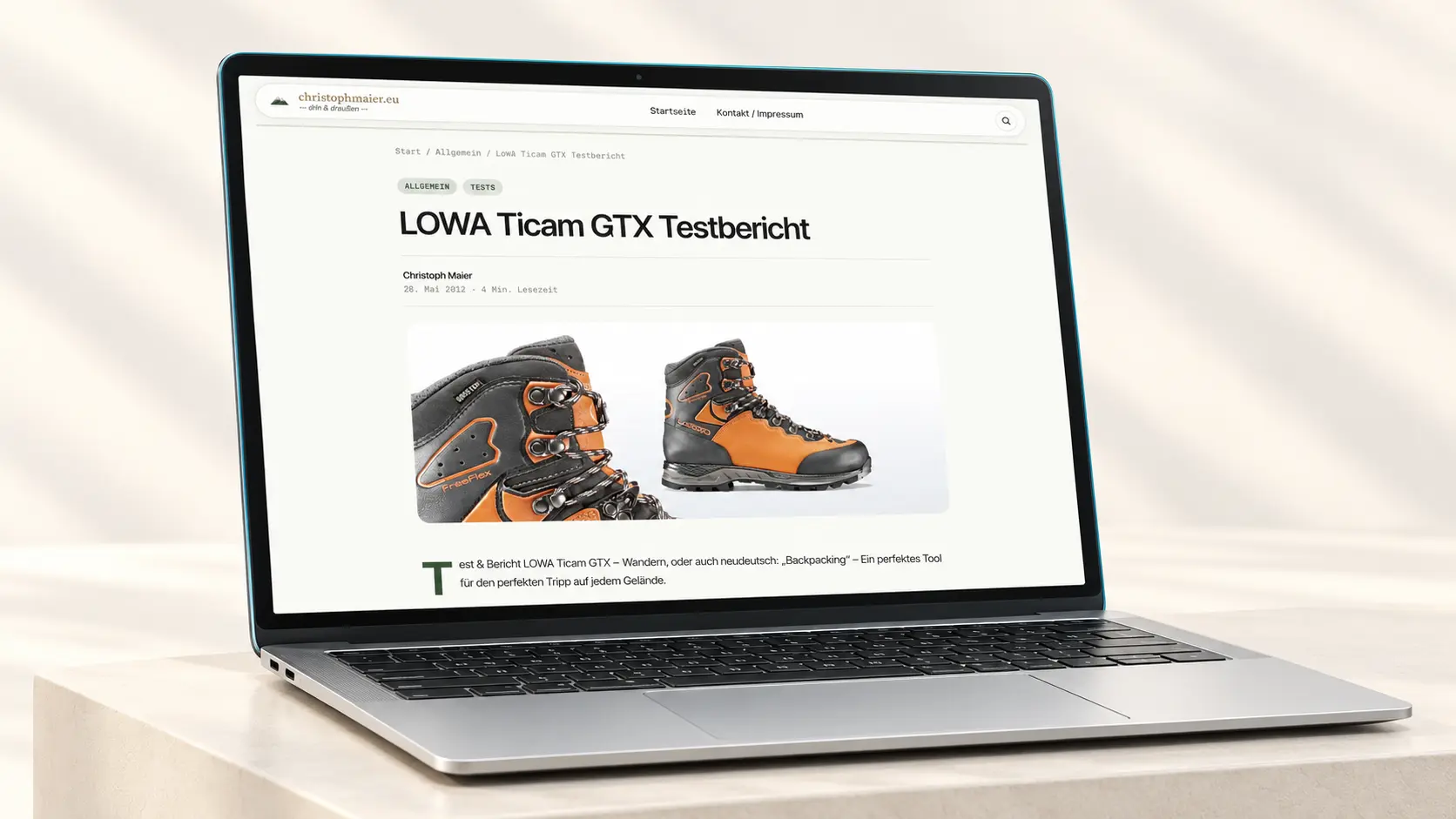 Laptop mit dem LOWA-Ticam-GTX-Beitrag auf christophmaier.eu.
