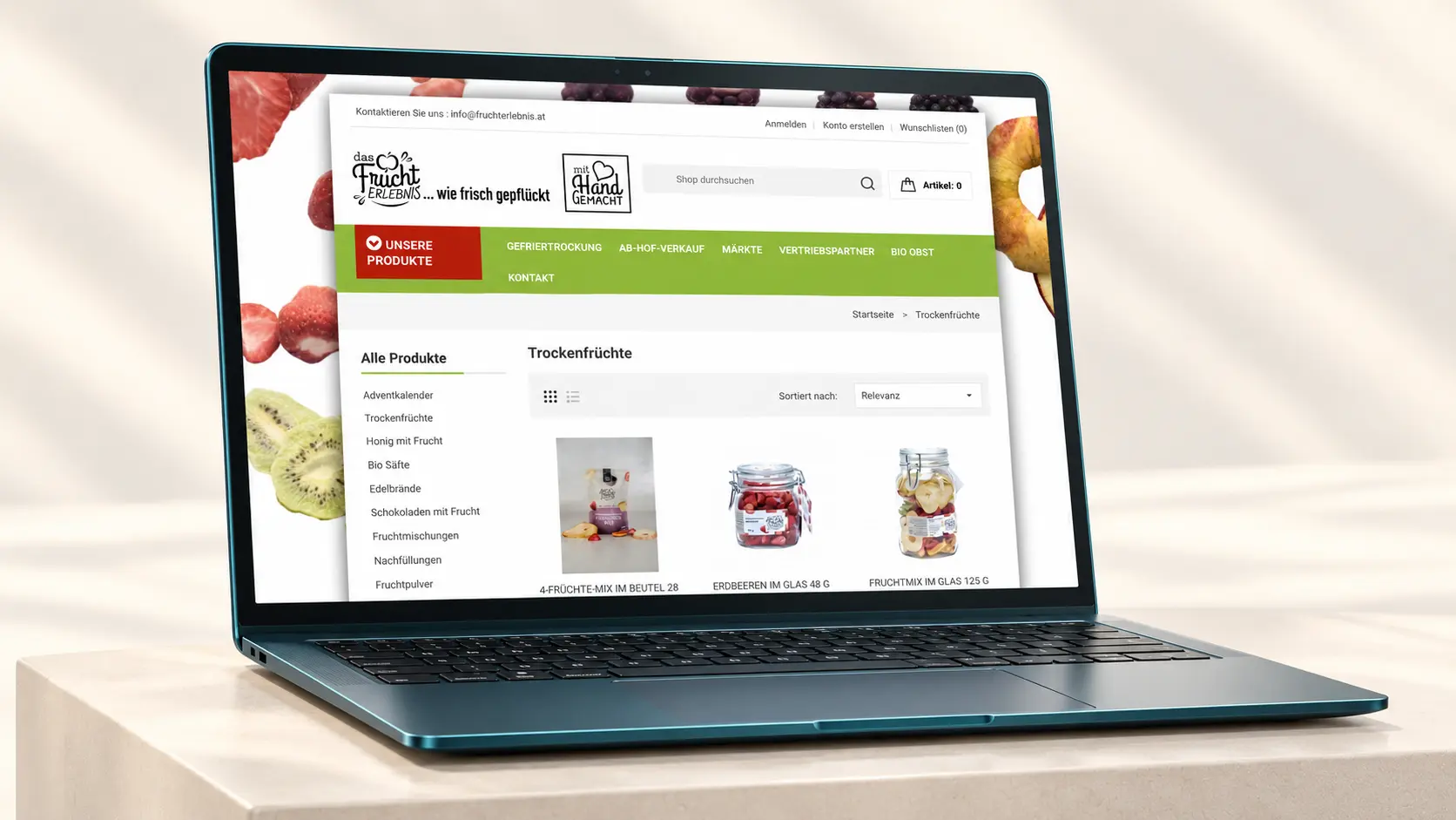 Laptop mit der Trockenfrüchte-Übersicht von fruchterlebnis.at.